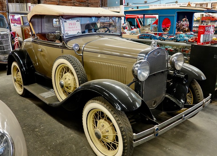 1931 Ford Model A Deluxe Roadster                               