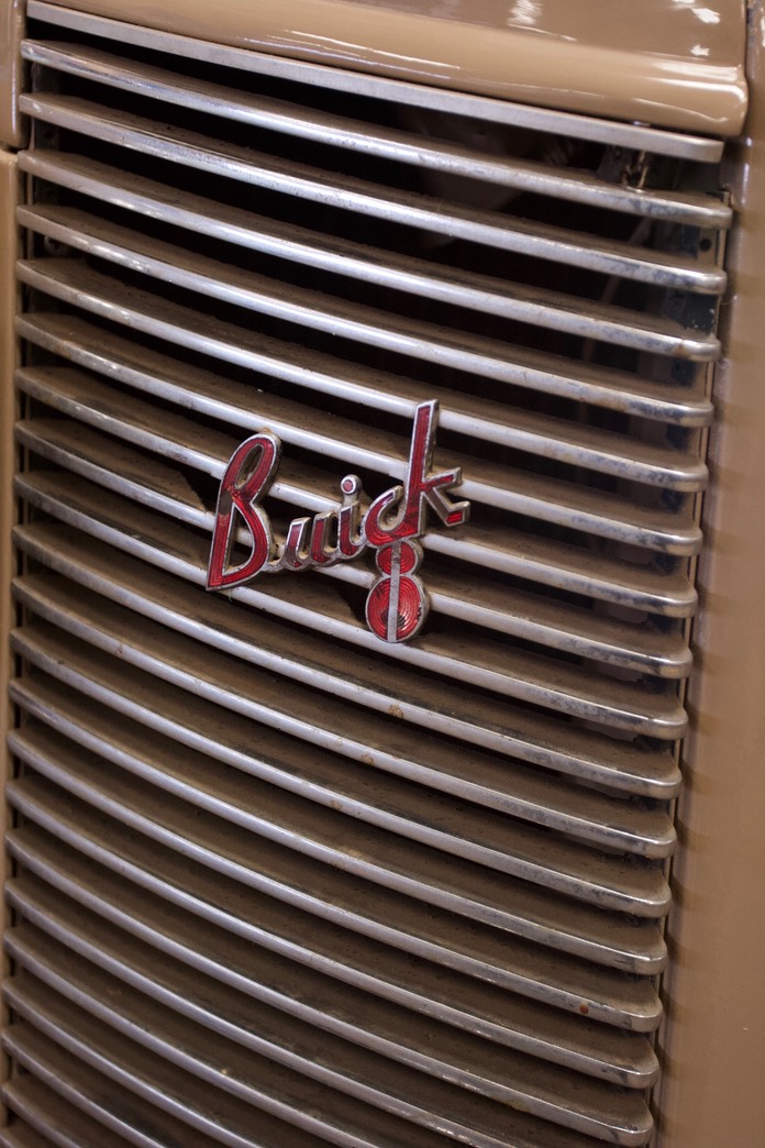Buick - 1937 8 Cyl. b