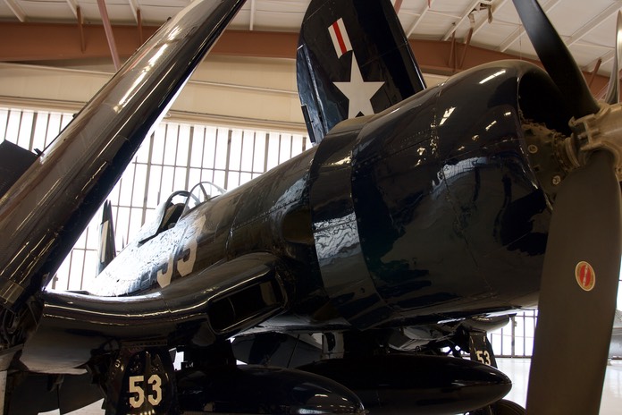 Chance Vought F4U-4 Corsair 2