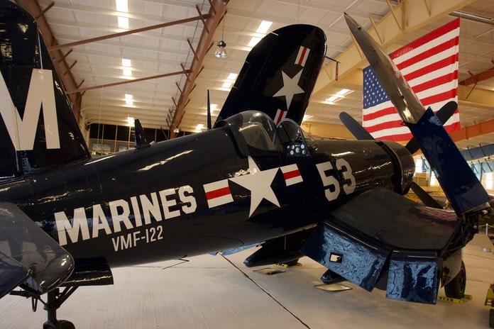 Chance Vought F4U-4 Corsair 3