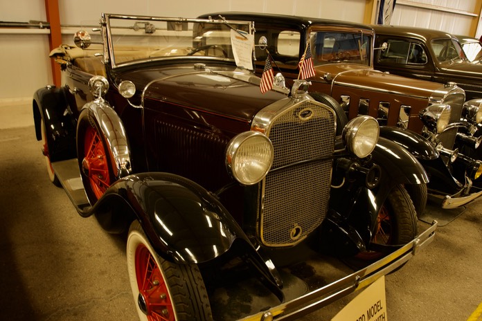 Ford - 1930 Model A Roadster 2