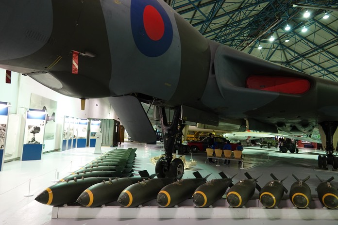  Avro Vulcan B2  d