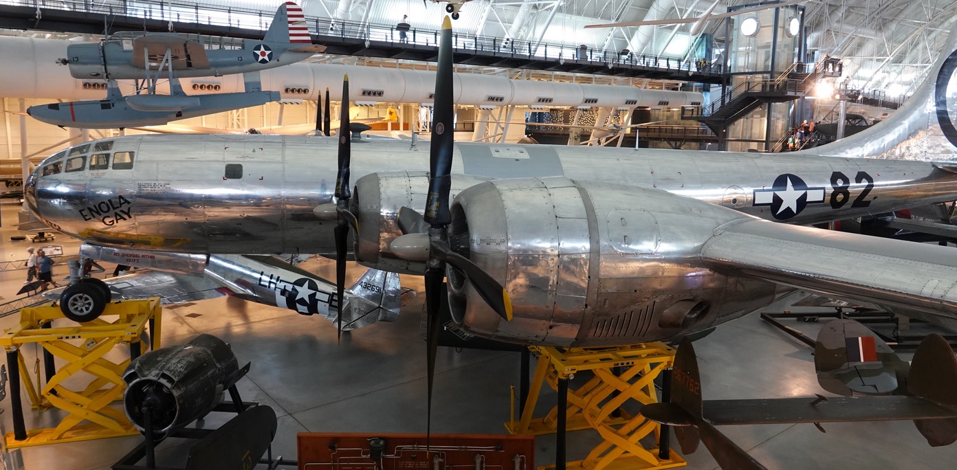 Boeing B-29 Superfortress - Enola Gay (1)