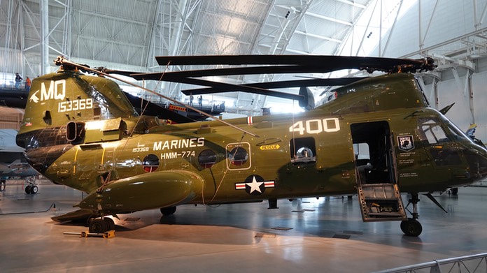 Boeing-Vertol CH-46E Sea King (2)