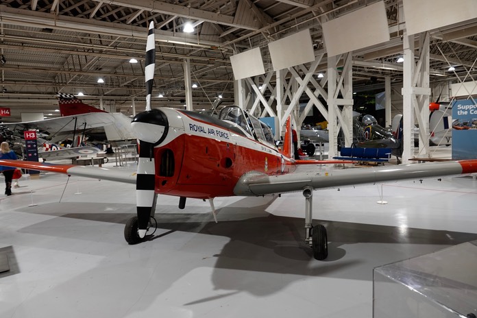   de Havilland Canada DHC-1 Chipmunk  b