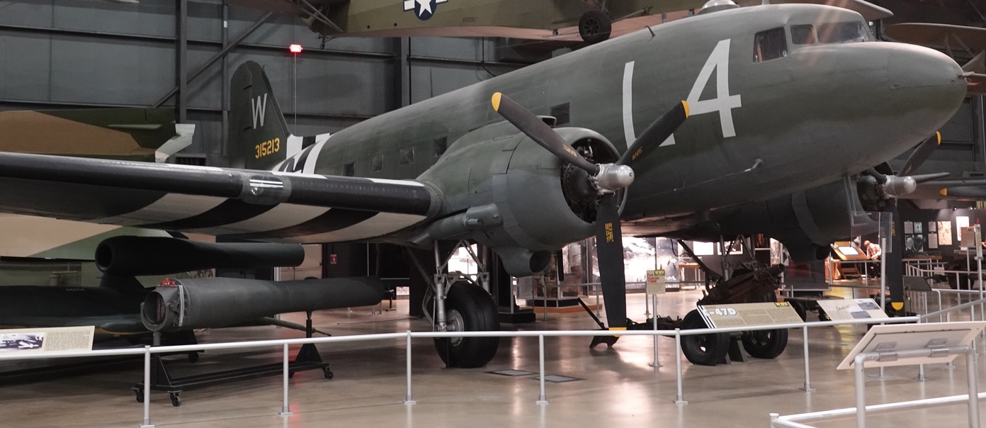 Douglas C-47D Skytrain (2)