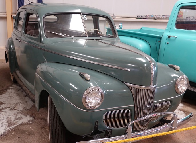 Ford - 1941 Deluxe 4-Dr Sedan