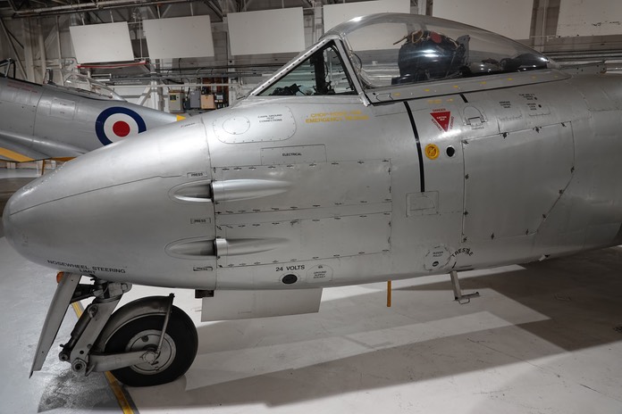 Gloster Meteor F8 b