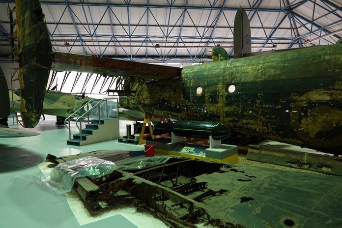 Handley Page Halifax II  a