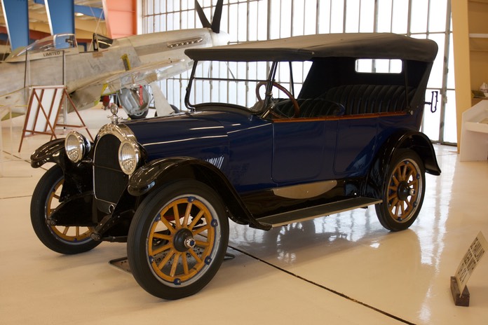 Oldsmobile - 1918 Model 37 AT - 4DR Touring 1