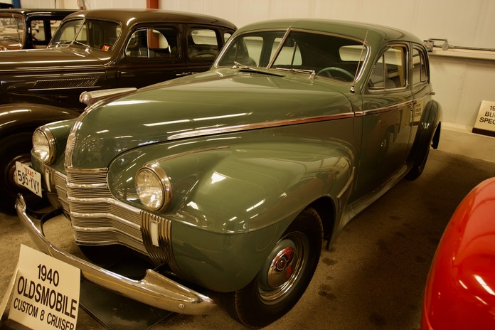 Oldsmobile, Custome 8 Cruiser - 1940 b