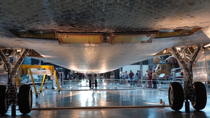 Space Shuttle Discovery (b)